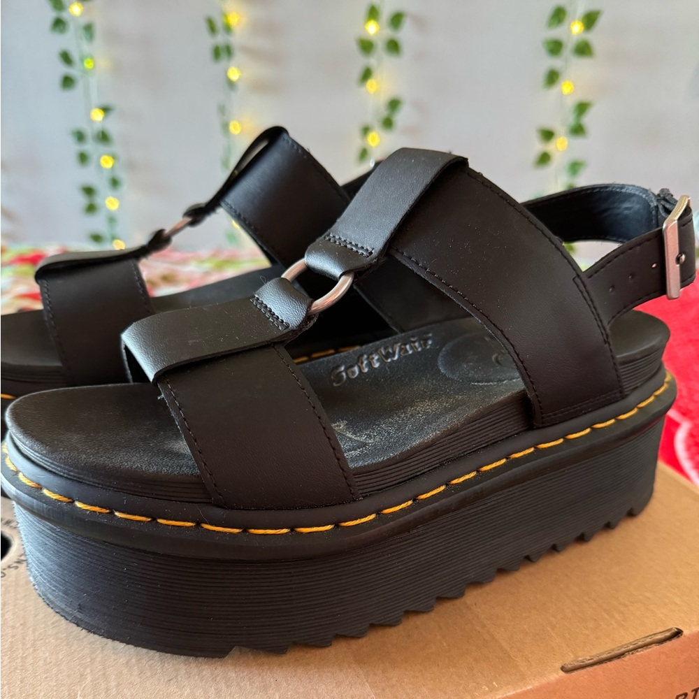*OUT OF STOCK* Dr. Martens Francis Black Leather Platform Strap Sandals W 8